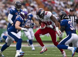 中国体育彩票：申花防线集体梦游酿败局，体能枯竭拖累全队，冯躲躲争议再起风波