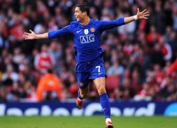 体育彩票|孔帕尼为迪亚斯辩护，争球瞬间展现体育精神，无意伤害成焦点