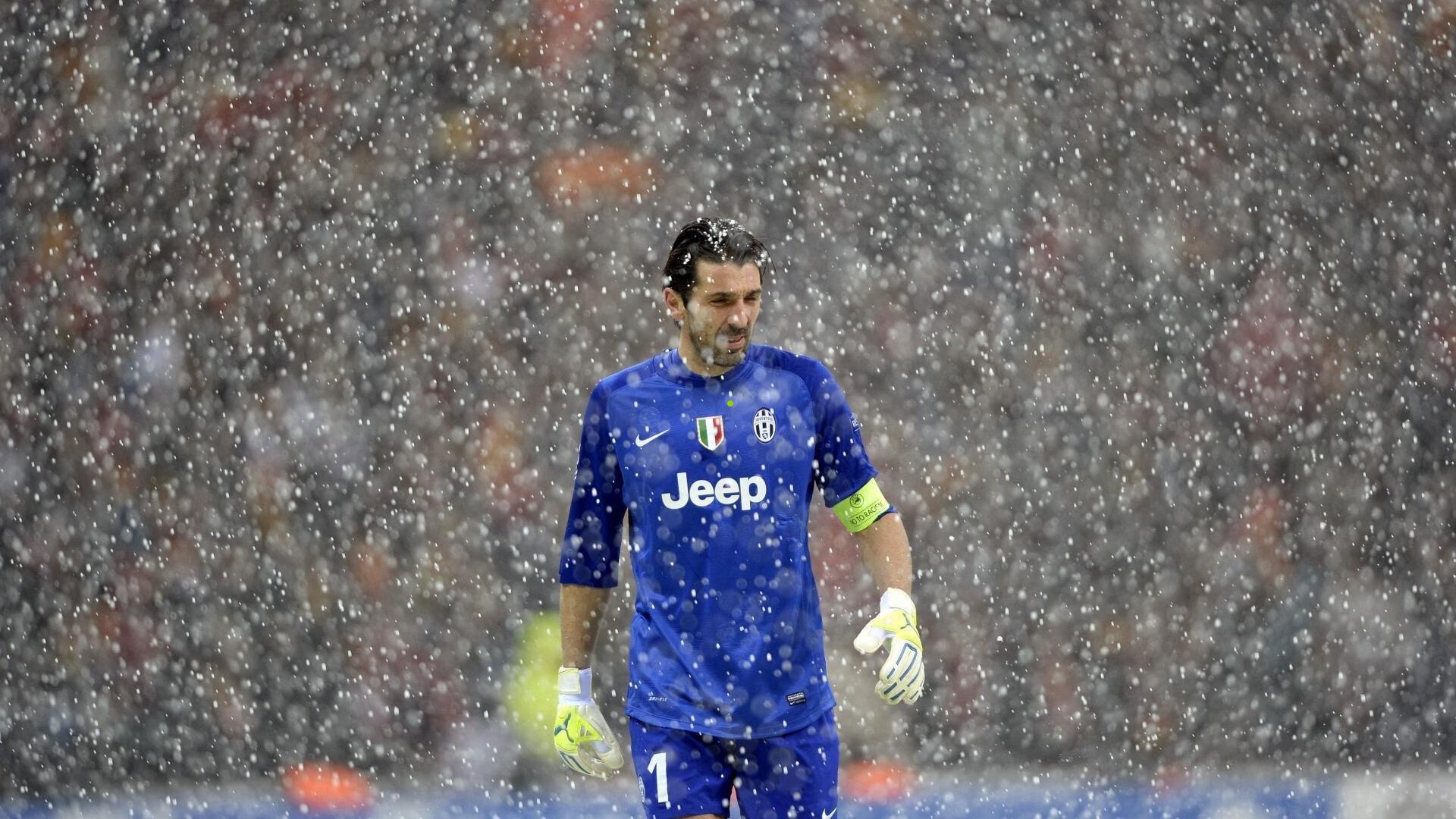 闪电破局+战术完胜!那不勒斯雨战扬帆,欧冠关键战2-0击退卡拉巴赫